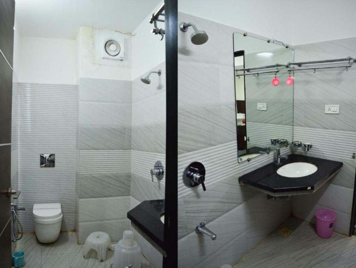 Hotel Maheshwari Avenue Ujjain Exteriör bild